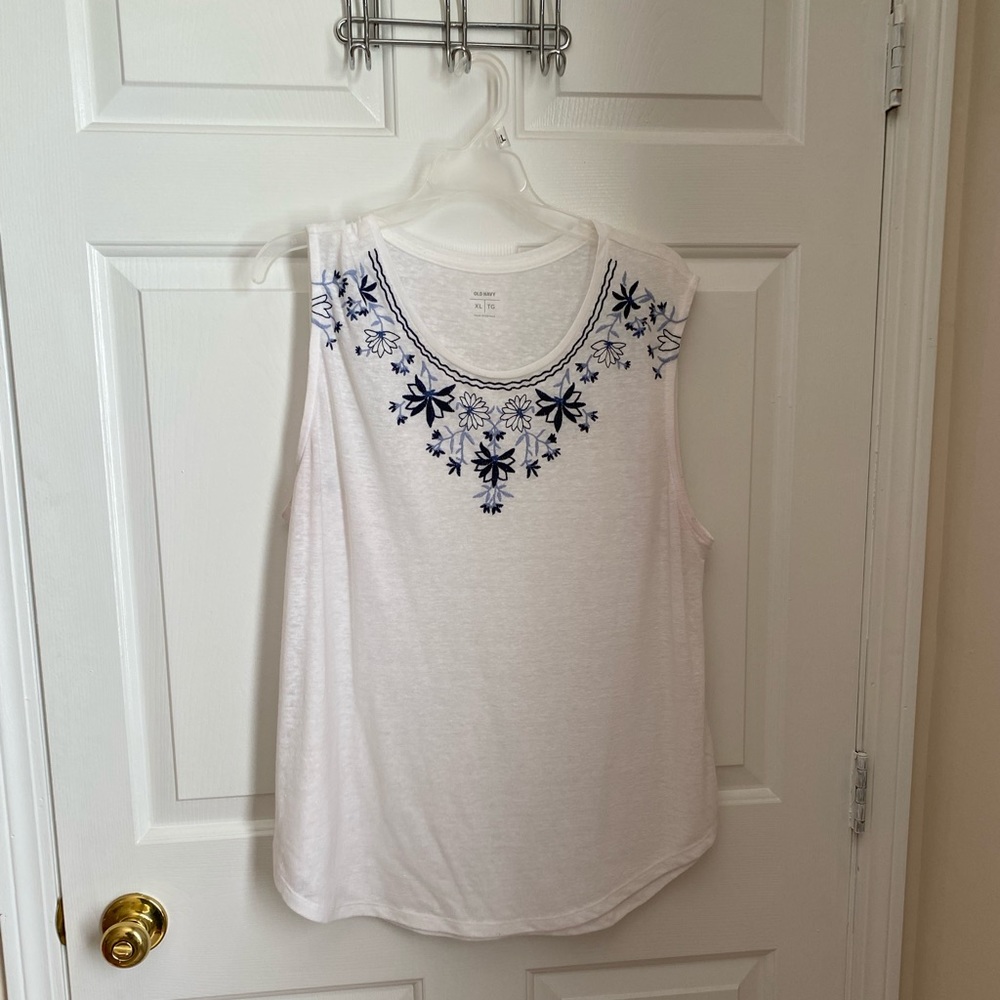 White old navy top